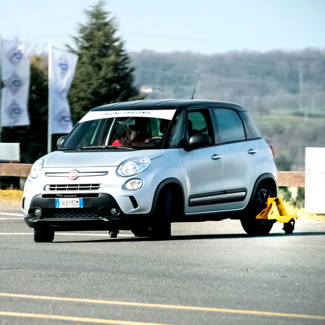 Fiat-500-L-Skid_frontale_640px